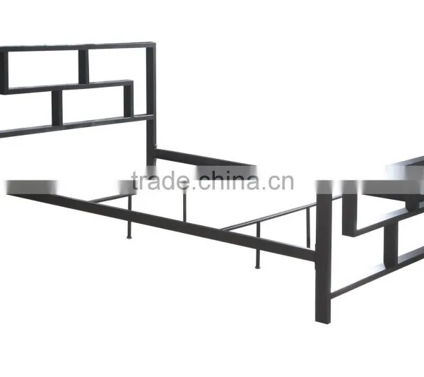 Iron Bed photo-2