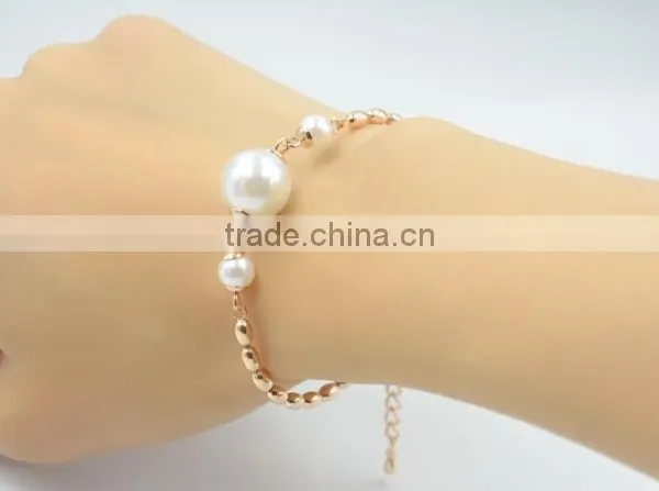 Zm33717a Korean Style Women Elegant New Patterns Pearl Chian Bracelet photo-4