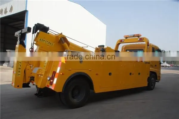 China New Dongfeng 6 Wheels Euro4 Wrecker Truck photo-3