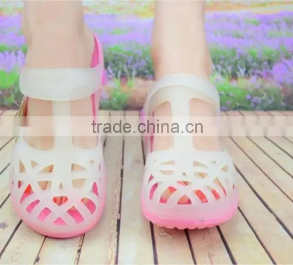 Factory New Design TPU Upper Girl Clog Shoes photo-3