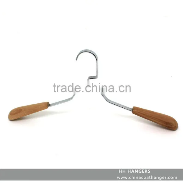 The HEAD Metal Coat Hanger Have Wooden in the Shoulder to Keep Keep Your Clothes in Natural Shape photo-2