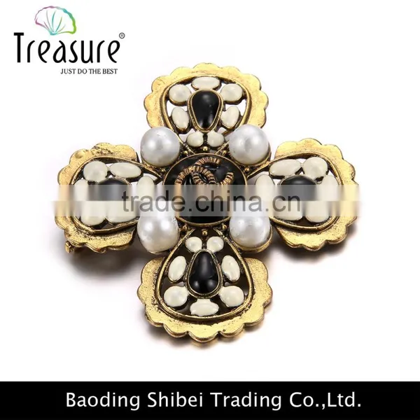 2015 Latest New Design Best Price Brooch Four Petals White Plastic Beads Cooper Brooch Wholesale photo-3