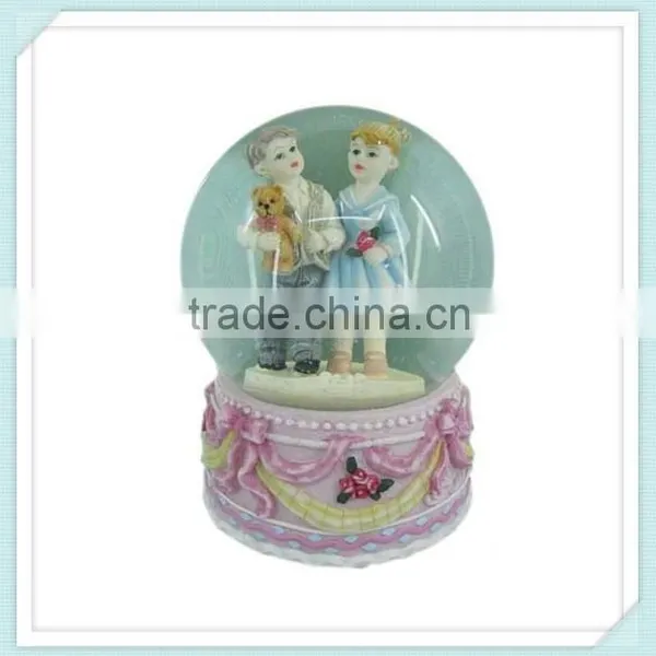 Polyresin + Glass Wedding Favors Snow Globe