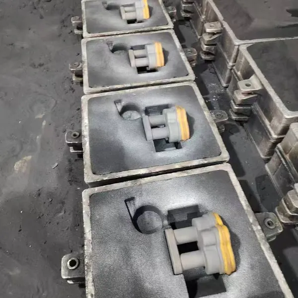 Custom Iron Sand Casting for Agricultural Machinery, Construction Machinery, Industrial Equipment, Automotive and Motorbike Parts photo-3