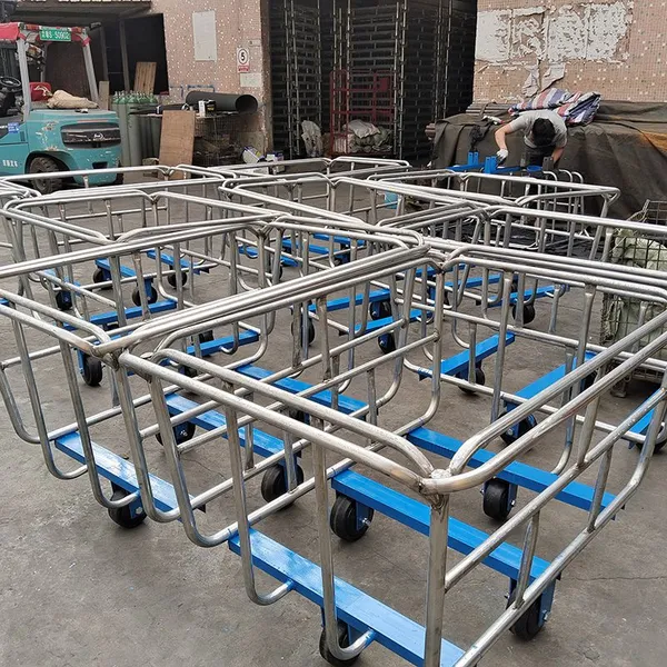 Carrito de malla de acero industrial con marco reforzado para fábricas de lavandería y confección
