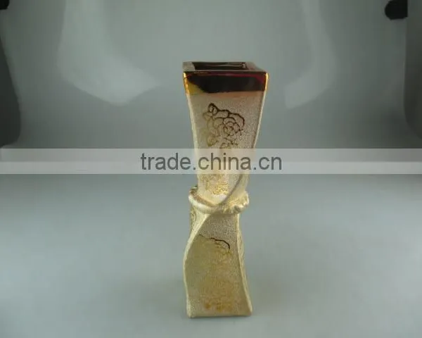 Beautiul Golden Porcelain Type Vase With Flower Design photo-2
