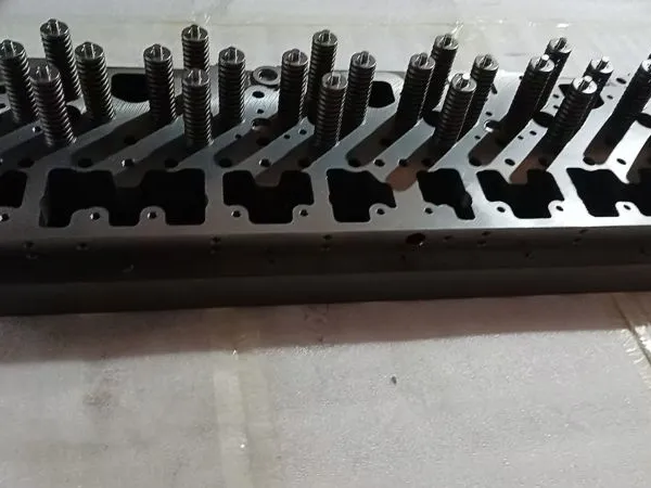 ISM11 QSM11 Cylinder Head 2864028 photo-3