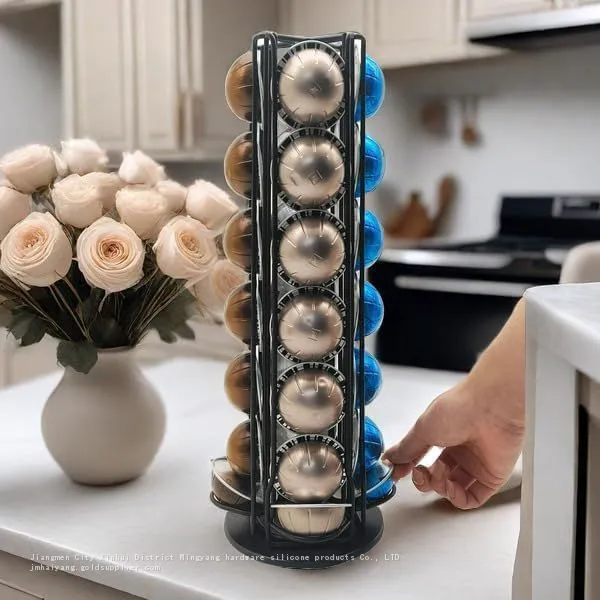 Стойка для кофейных капсул подходит для Nespresso Vertuoline. Поворотная стойка для кофейных капсул может вместить 28 кофейных капсул Nespresso Vertuo. Черный цвет.