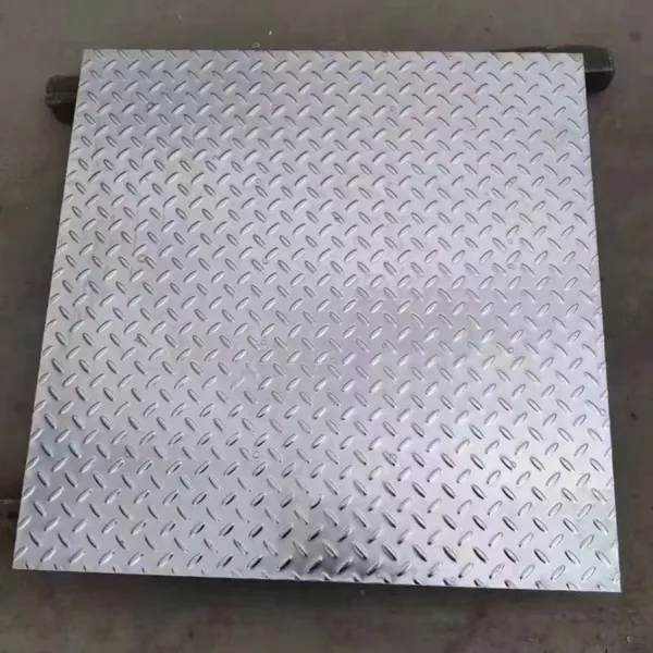 Grille de drainage en acier galvanisé, classe de charge B125, 500 mm x 1000 mm, protection anticorrosion par galvanisation à chaud.