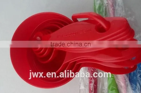 Eye Catching Bright Red Plastic Measuring Scoop Made in Guangdong photo-3