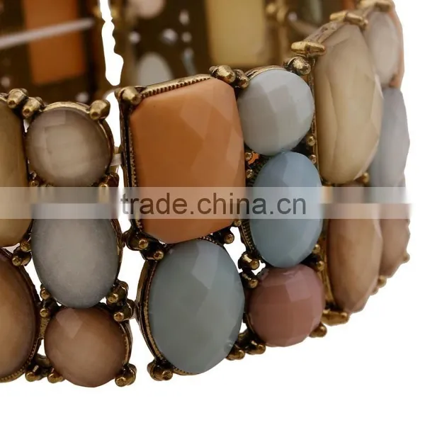 Free Sample New Design Simple Plastic Bangle With Alloy Ornament photo-2