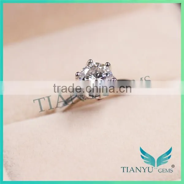 Latest Design Customized 14k Gold 1 Carat Forever Brilliant Moissanite Rings on the Finger photo-5