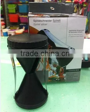 High Quality Commercial Tri-blade Plastic Spiral Vegetable Slicer photo-5