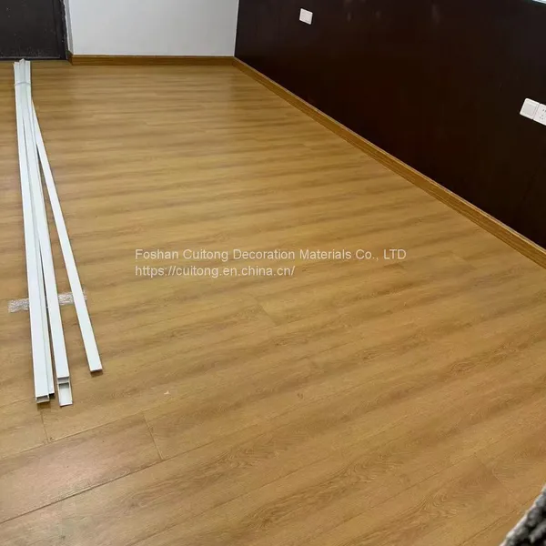 Wood Color Composite Wood Flooring Oak Grain Gray Laminate Floor 1.2 cm Foreign Trade MDF Floor Guangdong Spot Wholesale photo-2