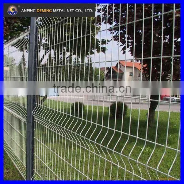 Beatiful Color Curvy Wire Mesh Fence Welded Wire Fence photo-5