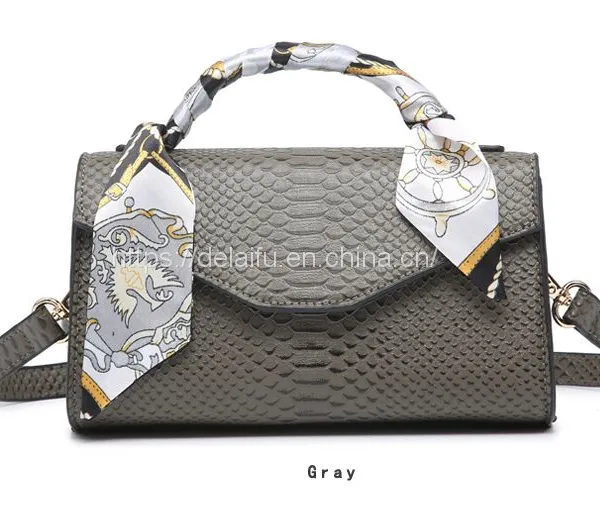 2023 Spring New Arrival Serpentine Cross-body Small Square Bag Factory Stock Wholesale photo-3