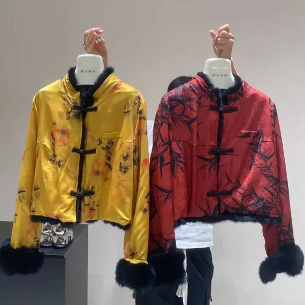A New Chinese-style Tang Suit for a Petite Figure With Button-down Buttons on Both Sides, Wearing a Whole Leather Rabbit Fur Coat for Women