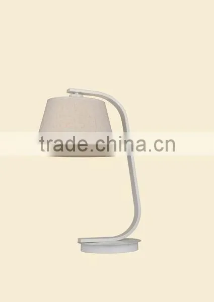Fashionable Design European Durable Plug Study Table Lamp photo-2
