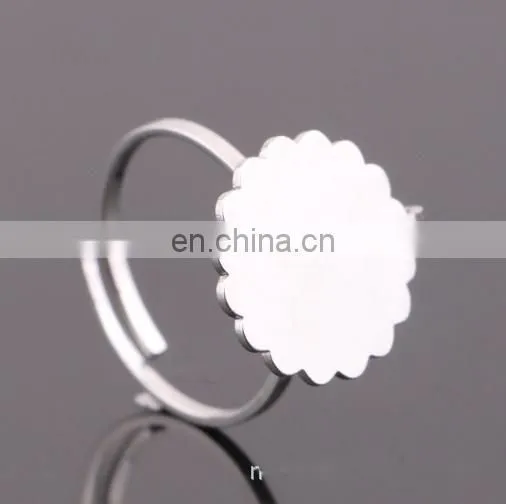 Latest Design Fashion Jewelry Sunflower Shaped Disc and Big Smooth Steel Lettering Ring photo-2