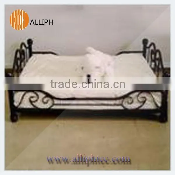 High Quality Iron Bed for Dog With Comfortable Cushion photo-2