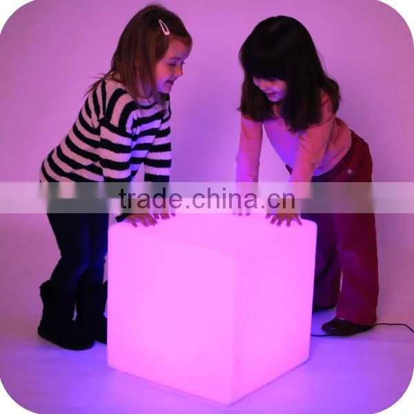 2014 New Acrylic Outdoor Plastic Led Light Cube 10*10*10cm photo-2