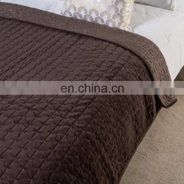 King Size Quilt Soft, Lightweight, Reversible and Hypoallergenic Bedding Wholesale photo-3