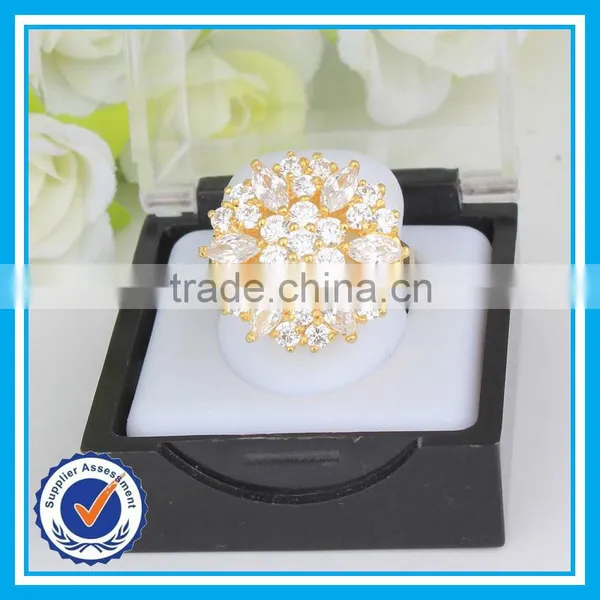 Factory Price Zinc Crystal Engagement Ring in 916 Gold photo-4