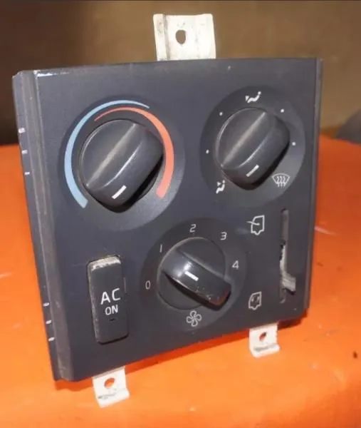 Ruian Factory Supply OEM 20443732 21069339 Car Accessories Truck Switches VOLV O Truck A/C Switch photo-4