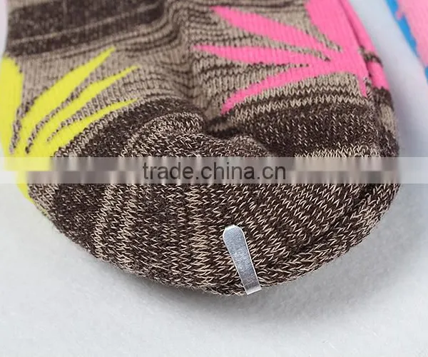 Bulk Wholesale Promotion Most Popular Maple Sports Men Socks photo-4