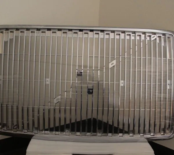 OE Member 8084221Truck Grille Truck Body Parts Grill 8082991 8083095 S18658 8072818 8083086 8072865 20457164 For Volvo VNM VNL photo-2