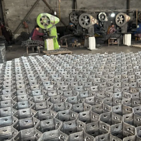 Hexagonal Cellular Mesh Grating Big Mud Claw Tortoise Shell Mesh Welded Manufacturer's Refractory Anchors for Lining Cutting photo-4