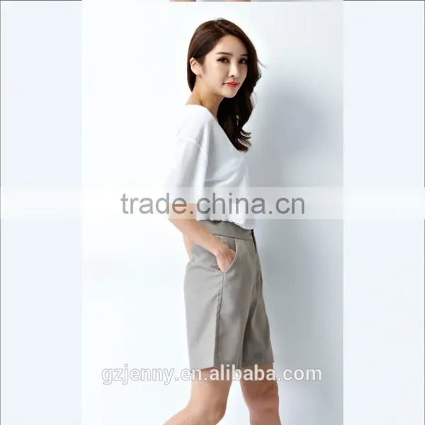 Wholesale Simple Black Cargo Walking Women Bermuda Shorts photo-4