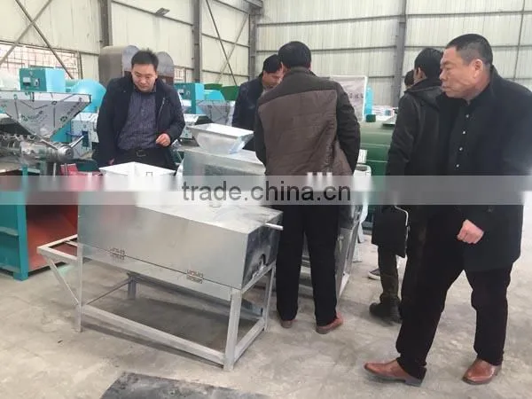 Small Green Walnut Peeling Washing Dehusking Machine photo-3