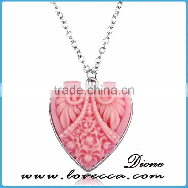 European Hot Sale Beautiful Glow in the Dark Necklace Heart Pendants photo-3
