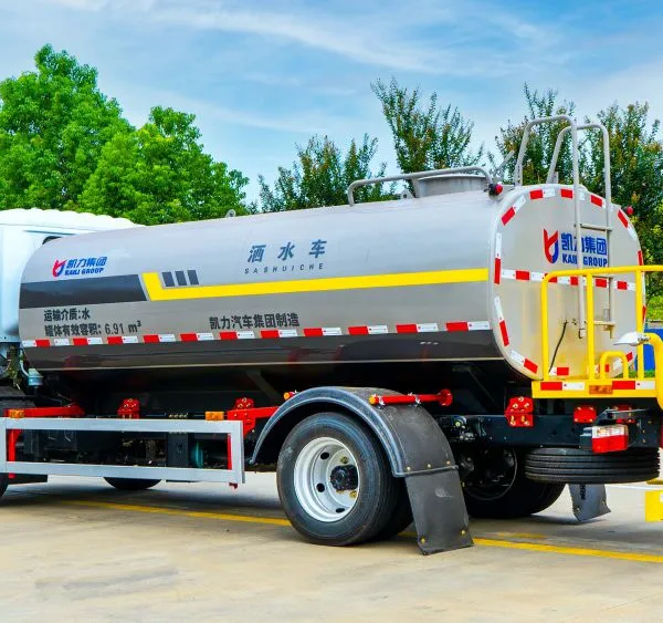 HOWO/Sinotruck 4X2 4X4 6X4 6X6 8X4 10m3 20m 30m3 Truck Mounted Spray Milk/Water Tanker Truck Price for Sale/Water Truck/Used/New photo-3
