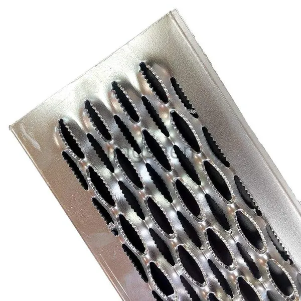 Heavy-duty 2.5mm 2mm 3mm Alligator Mouth Steel Grating Perforated Plate Stainless Steel Galvanized Floor Walkway Plate photo-2