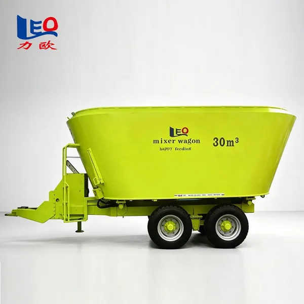 Wear Resistant Thick Tank TMR Total Mixed Ration Mixer Truck For Beef Cattle Farm