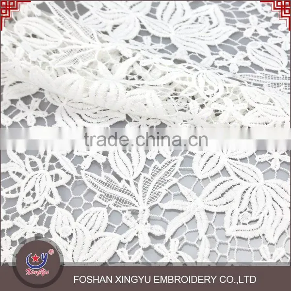 2015 New Fashion Promotional Pure White Cotton Net Embroidery Fabric Design for Woman