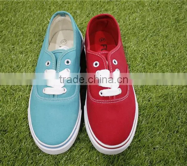 2016 China Low Price New Model Flat Canvas Shoes Man