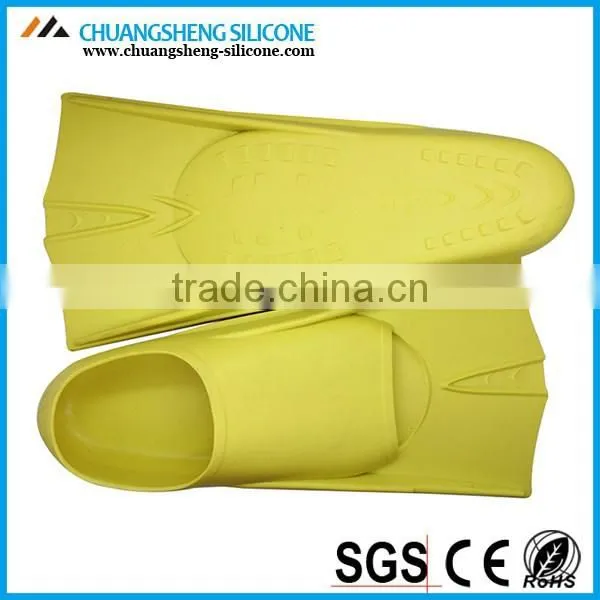 COMFORTABLE SILICONE SWIIMMING FINS WITH CLASSIC STYLE photo-3