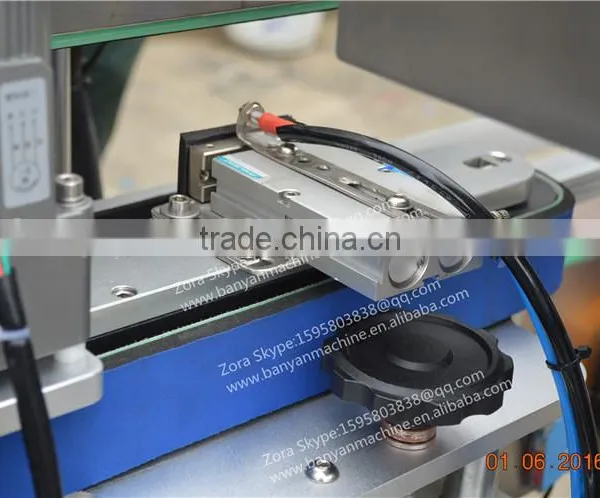 High-efficiency Automatic Sticker Label 2 Sides Bottle Labeling Machinery photo-3