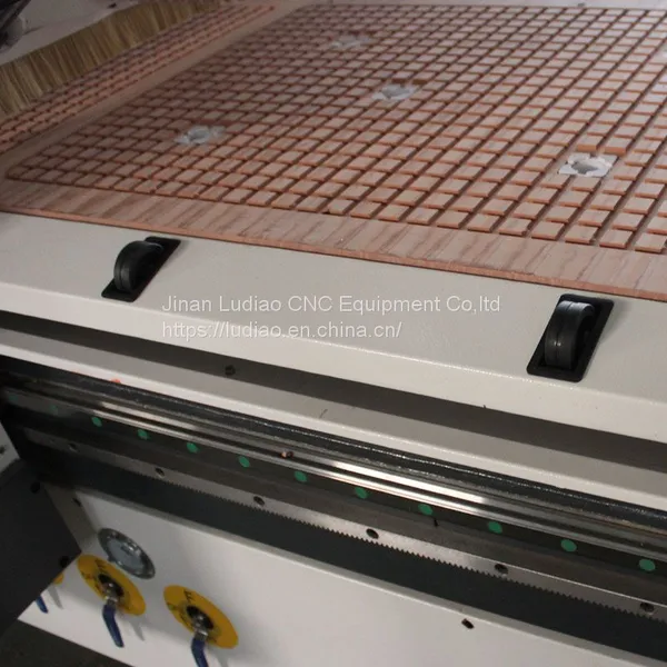 Automatic Linear Tool Changer 2040 CNC Wood Router Machine for Wood Furniture Door Cabinet Making CNC Router 1325 photo-5