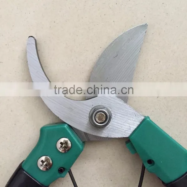 Lightweight Pruner for Gardening With Plastic Coated Handle for a Comfortable Grip photo-3