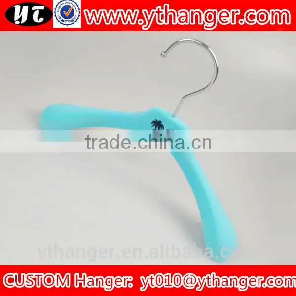 YY0498 Blue Velvet Plastic Kids Hanger Wide Shoulder Velvet Baby Coat Hanger Supplier's Choice photo-2