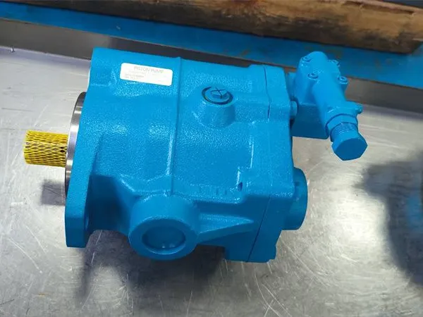 Vickers PVE19 PVE19R PVE19L PVE21 PVE21R PVE21L Series PVE21R-9-30CC11 Hydraulic Displacement Piston Pump photo-3