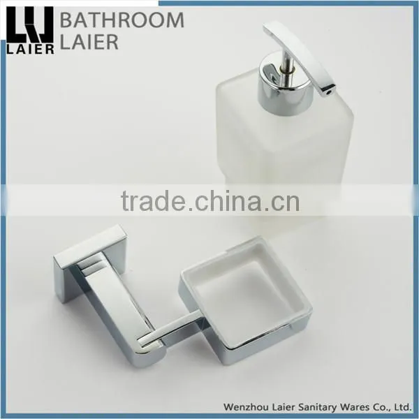 Understated Design Zinc Alloy Chrome Finishing Bathroom Accessories Wall Mounted Soap Dispenser photo-5