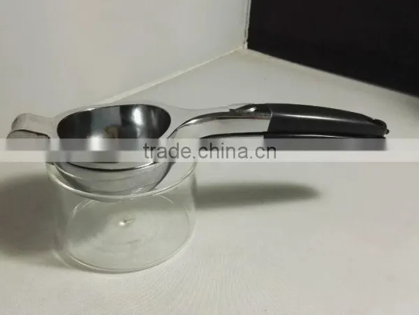 LM-106 Mirror Finish Lemon Squeezer With Rubber Soft Handle photo-5
