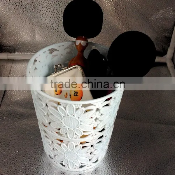 Plastic Round Hollow Out Sunflower Waste Bin photo-6