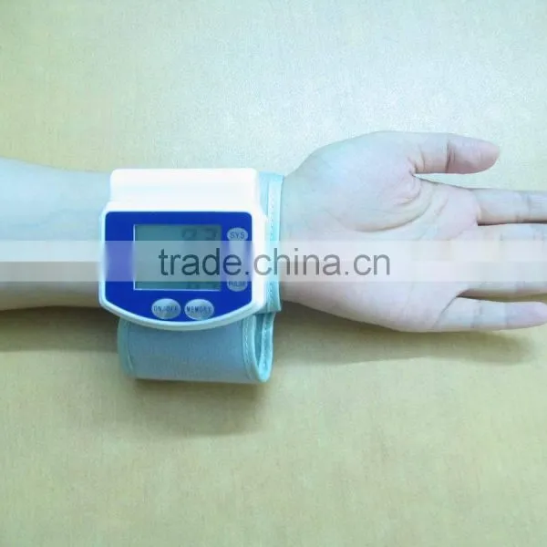 Professional Digital Wrist Blood Pressure Meter for Elder's Health EA-BP66B photo-2