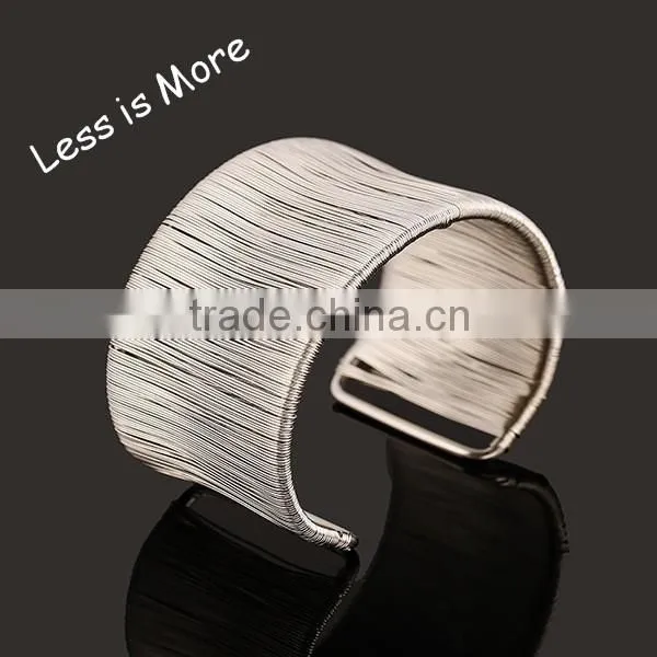 Popular Frosted Gold Bangles for Girls Jewelry,silver Hollow Iron Bangle in Yiwu photo-2